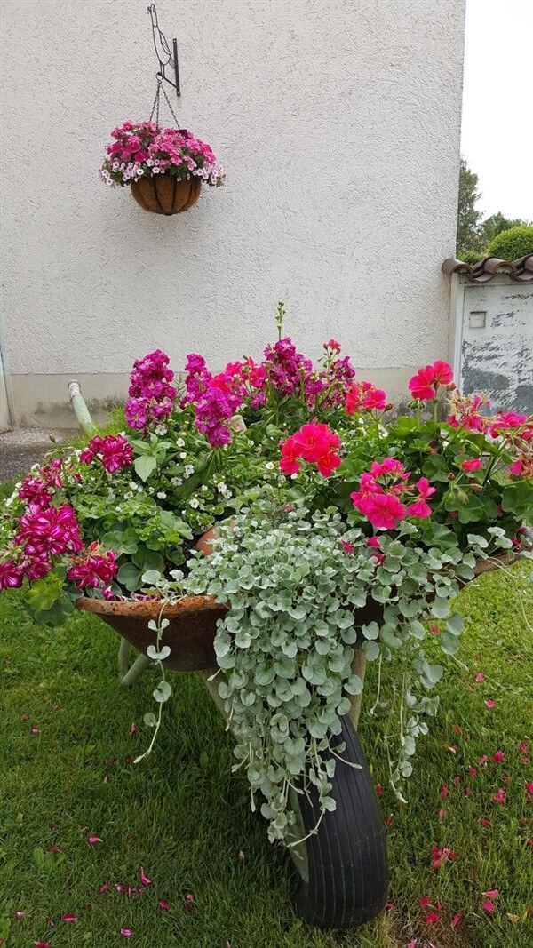 30+ Awesome DIY Wheelbarrow Planter Ideas & Projects For Your Garden