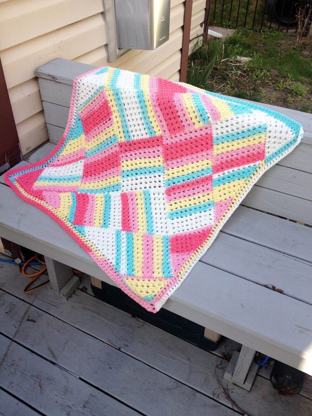 20+ Creative Crochet Block Blanket Free Patterns (With Tutorials)