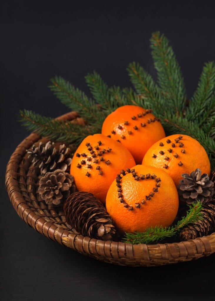 Homemade Citrus Pomander Balls: A Fun Family Craft for the Holidays